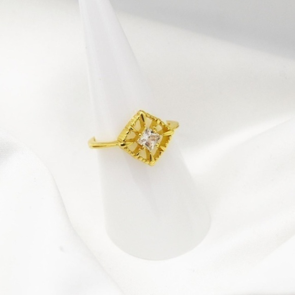 Gold Crystal Ring - Picture 2 of 3